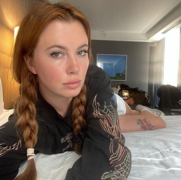 Ireland Baldwin'den cesur pozlar...