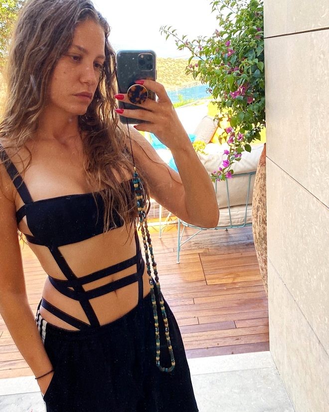 Serenay Sarıkaya'nın makyajsız hali olay! 