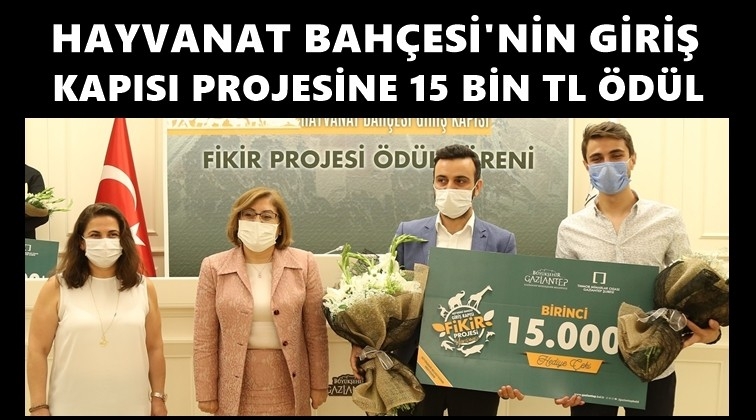 Giriş kapısı için ödül töreni...