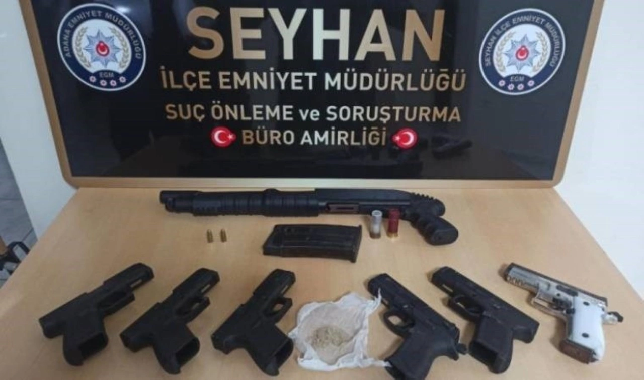 14 yaşındaki çocuğun kaldığı eve operasyon! 7 ruhsatsız silah ele geçirildi