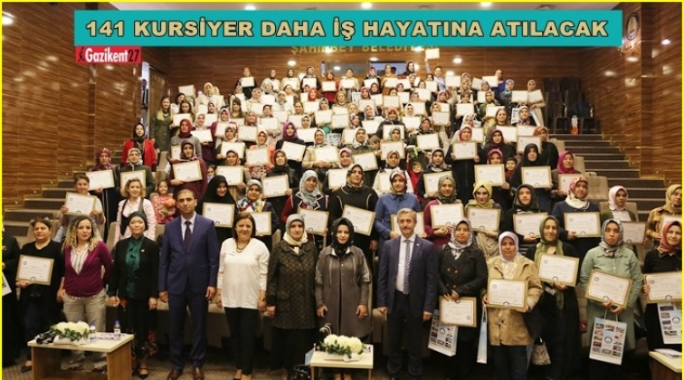 141 kursiyer daha sertifikalarını aldı