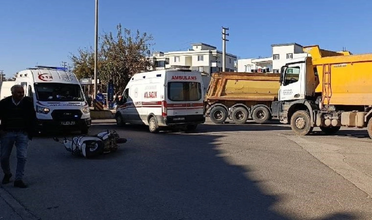 Adıyaman'da kamyon ile motosiklet çarpıştı: Yaralılar var!