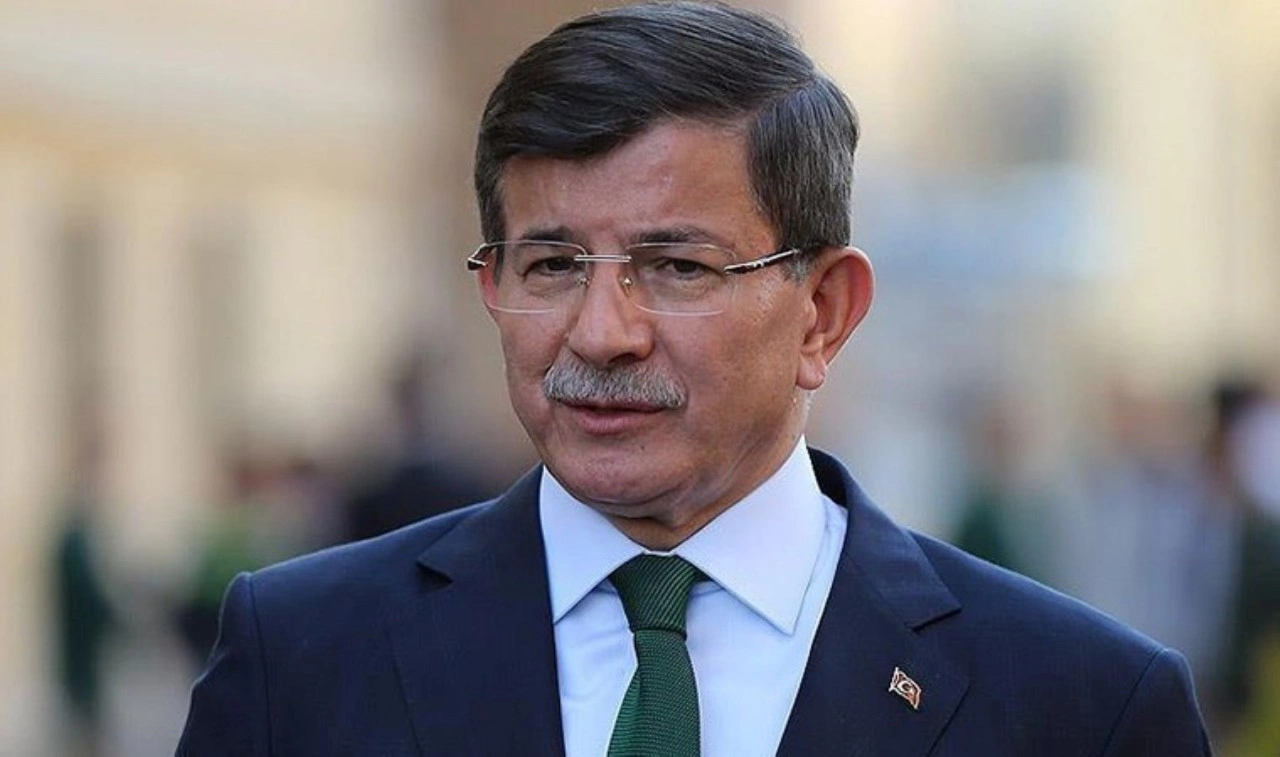 Ahmet Davutoğlu'ndan 'Lübnan' çıkışı: 'Görevde olsaydım bugün Beyrut'a iner