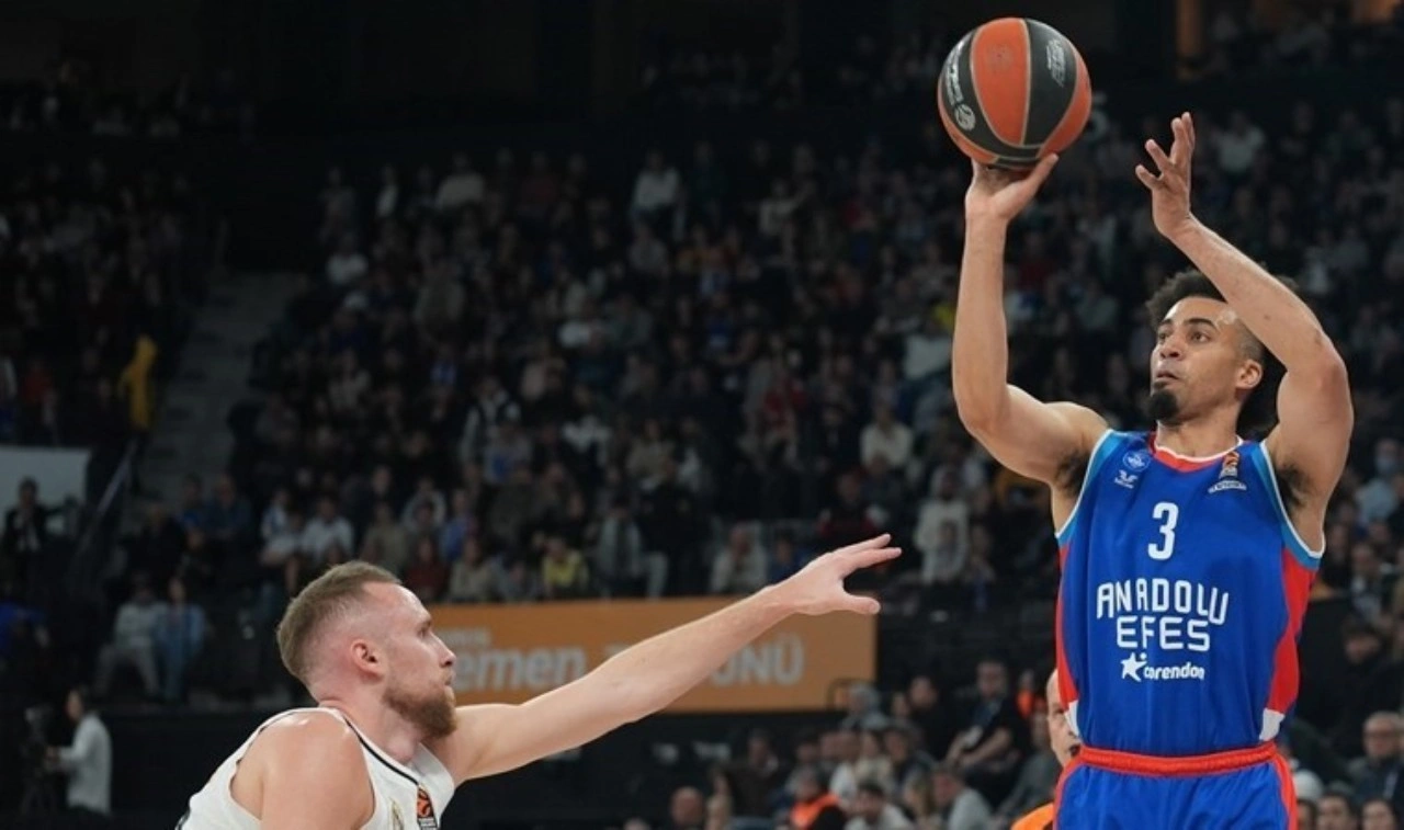 Anadolu Efes sahasında Real Madrid'i devirdi!