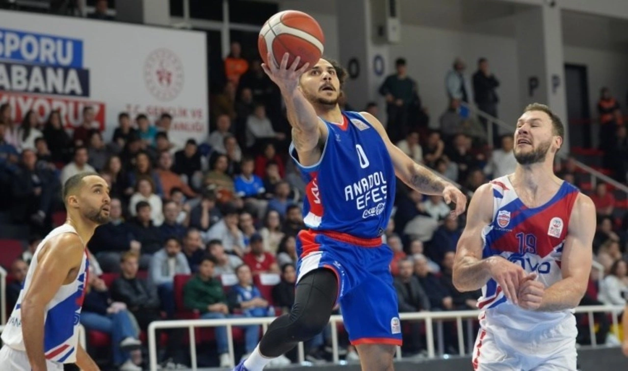 Anadolu Efes, son saniyede yıkıldı!