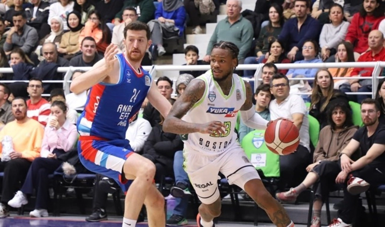 Anadolu Efes'ten Merkezefendi'ye 33 sayı fark!