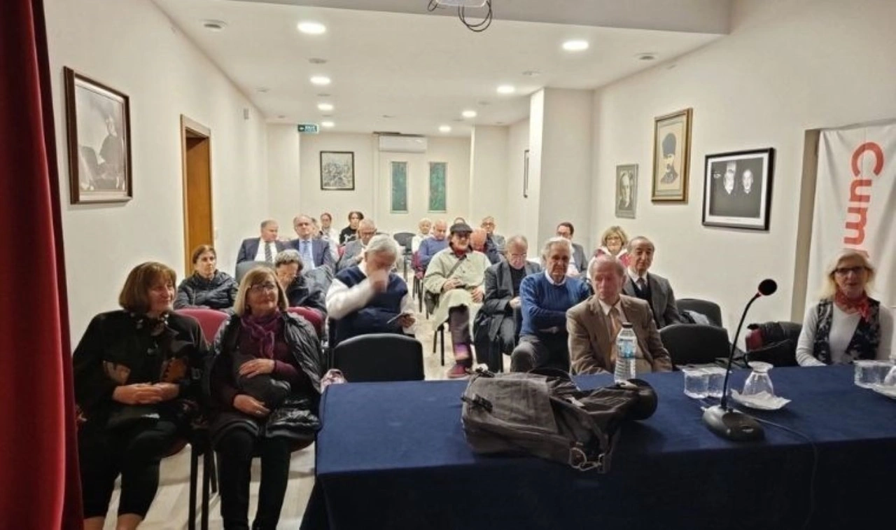 Ankara CUMOK ve Cumhuriyet Kitapları işbirliğiyle düzenlenen söyleşi yoğun ilgi çekti