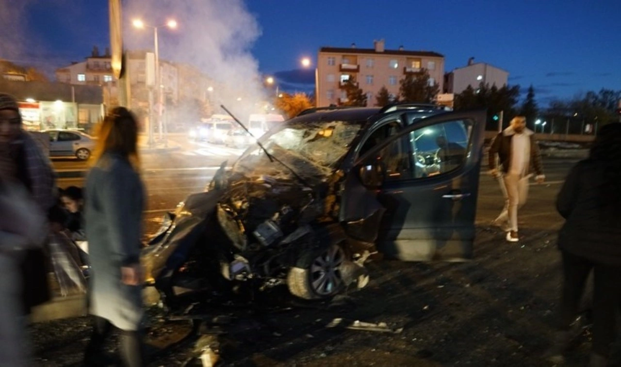 Ankara'da feci kaza: 1’i ağır 9 kişi yaralandı!