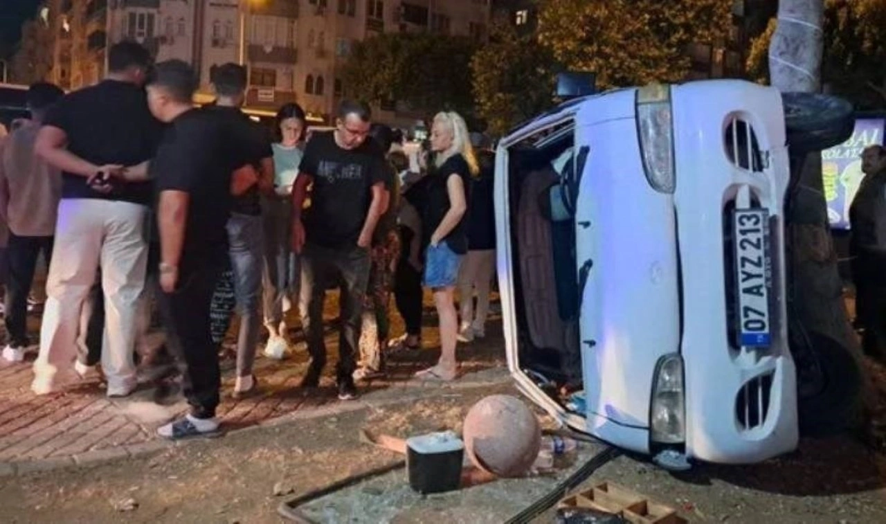 Antalya'da feci kaza... 1’i ağır 3 kişi yaralandı