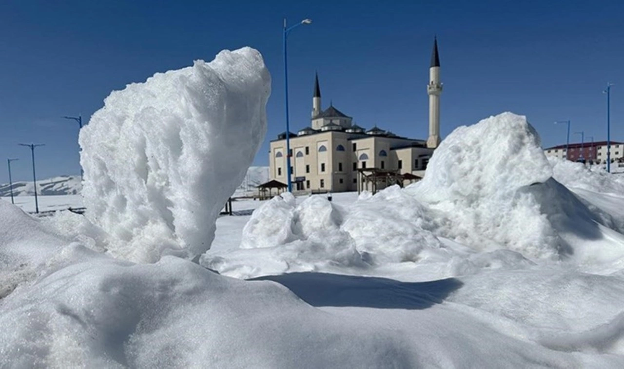 Ardahan'da kar esareti: 94 köye ulaşım durdu!