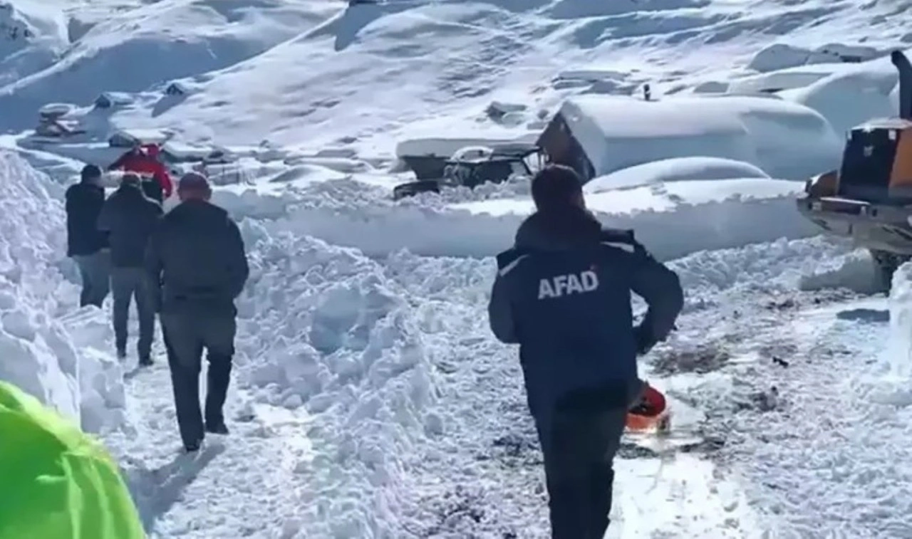 Artvin'de kar nedeniyle yaylada mahsur kalan 5 kişi kurtarıldı