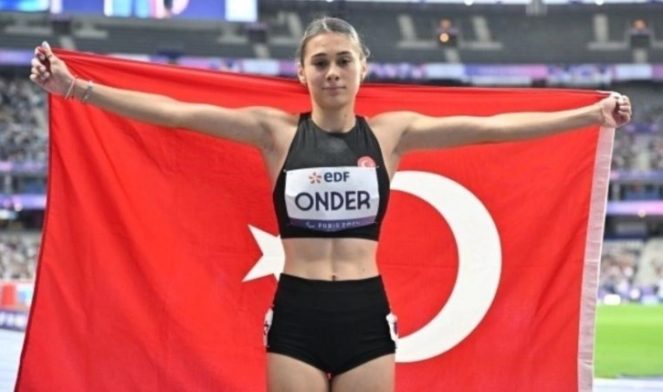 Aysel Önder, Paris'te gümüş madalya kazandı!