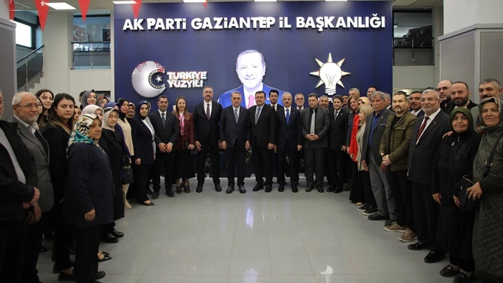 Bakan Uraloğlu ve Yazıcı, Ak Parti Gaziantep Teşkilatı ile buluştu