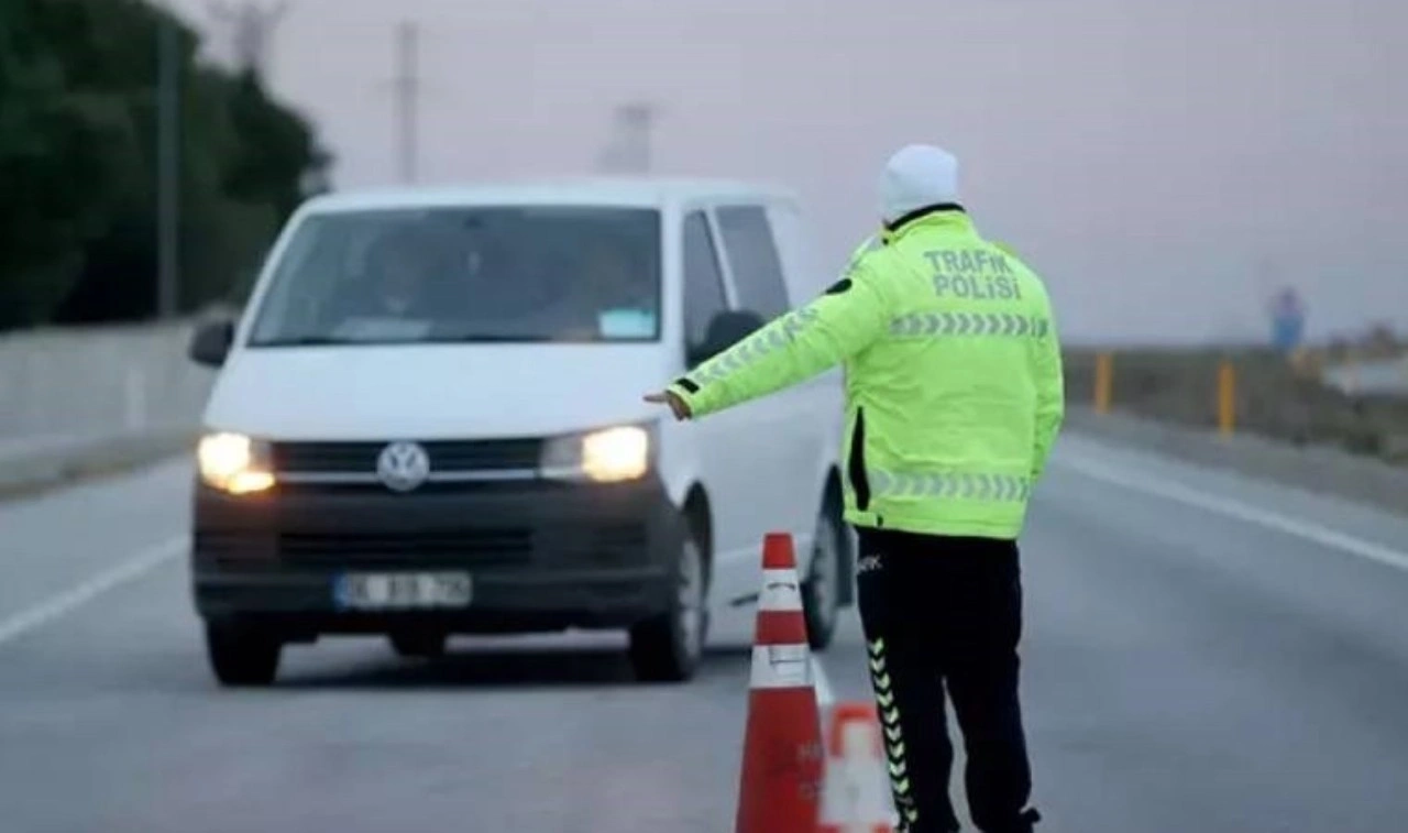 Bakan Yerlikaya duyurdu: Binlerce sürücüye işlem yapıldı!