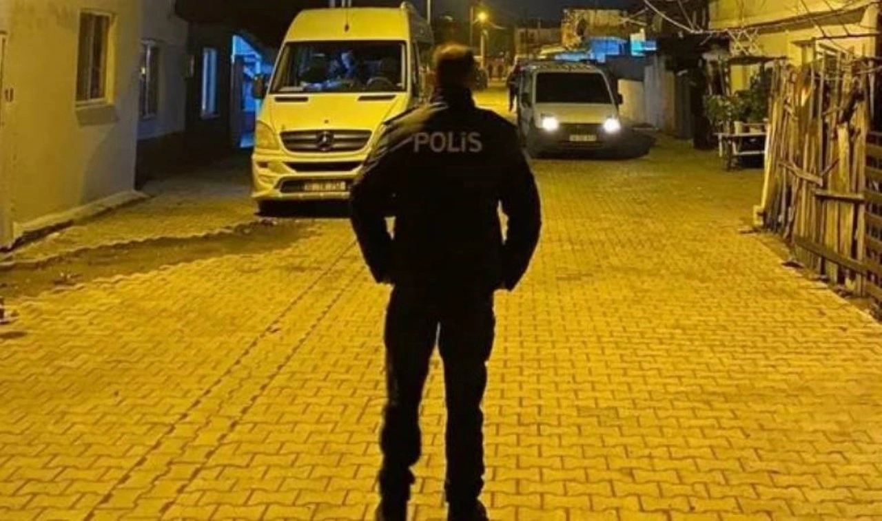 Balıkesir’de şafak operasyonu! Çok sayıda tabanca ele geçirildi