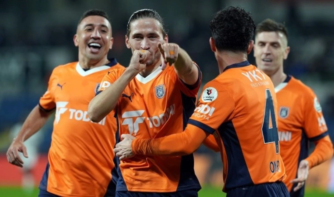 Başakşehir 3 puanı üç golle aldı!