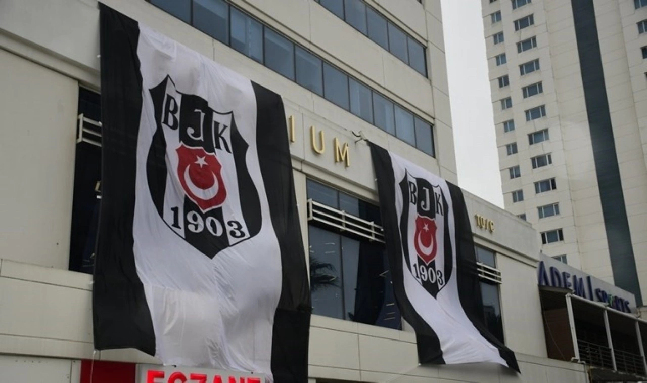 Beşiktaş'tan Fulya Süleyman Seba Kompleksi paylaşımı: 'Şanlı bayrağımız, ait olduğu yerde&