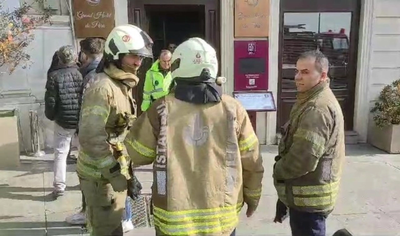 Beyoğlu'nda otelde yangın!