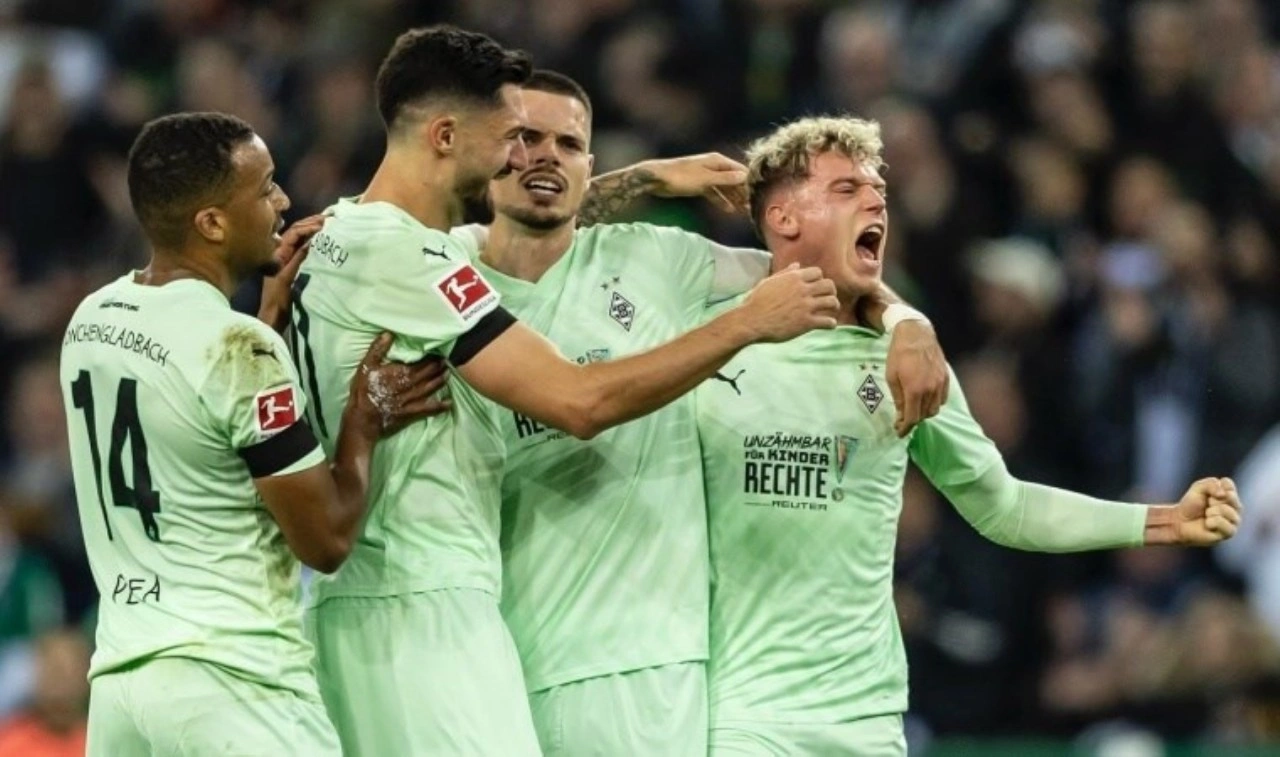 Borussia Mönchengladbach kendi evinde rahat kazandı!