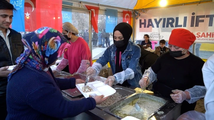 Büyükşehir'in iftar çadırlarına yoğun ilgi