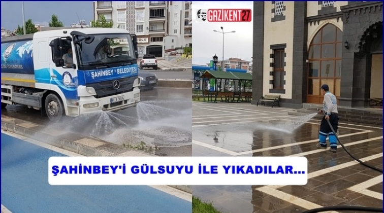 Cadde ve camileri gül suyu ile yıkadılar