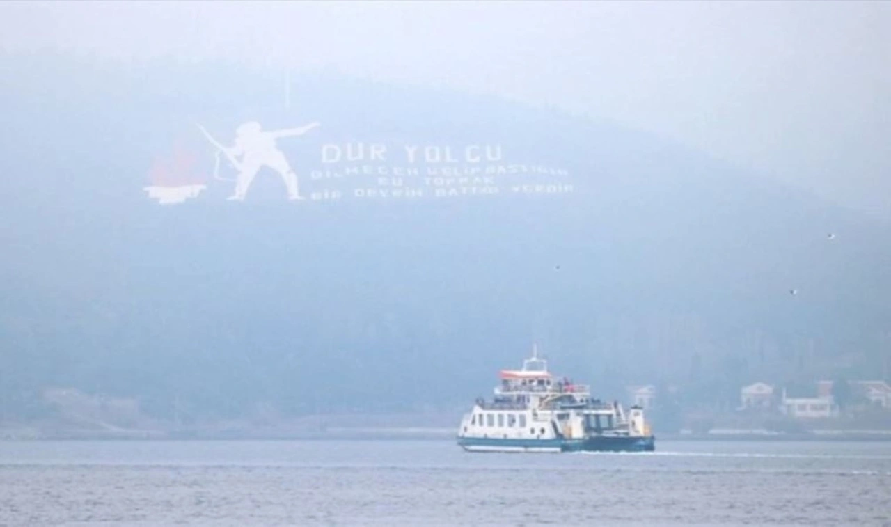 Çanakkale Boğazı'nda gemi trafiği, sis nedeniyle askıya alındı