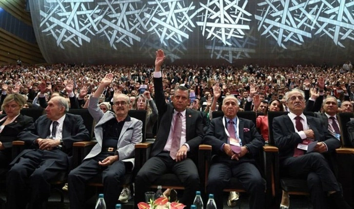 CHP'de Tüzük Kurultayı sürüyor: 'Ön seçim' maddesine yoğun katılım bekleniyor