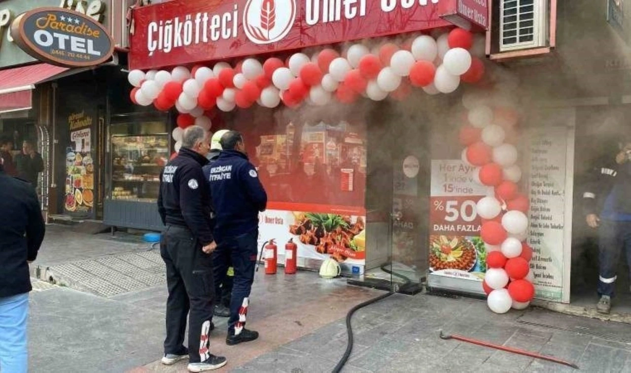 Çiğköfteci dükkanında yangın paniği