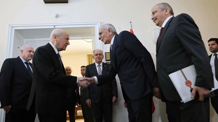 DEM Parti'den MHP'ye ziyaret, Bahçeli kapıda karşıladı!