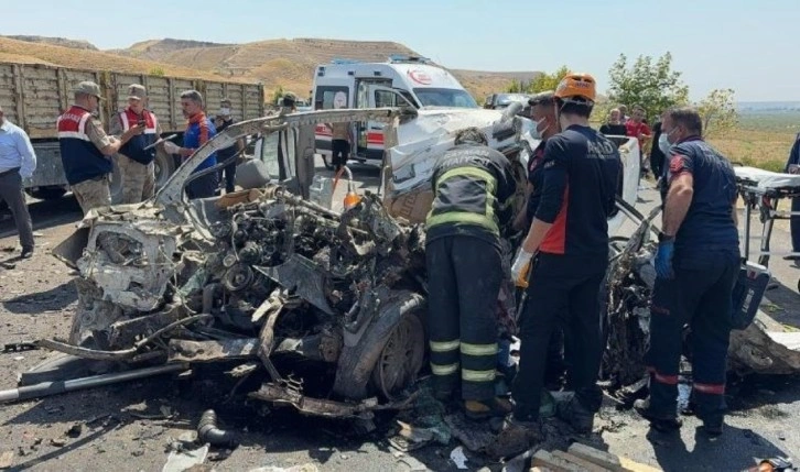 Düğün yolunda feci kaza: 4 ölü, 1 yaralı