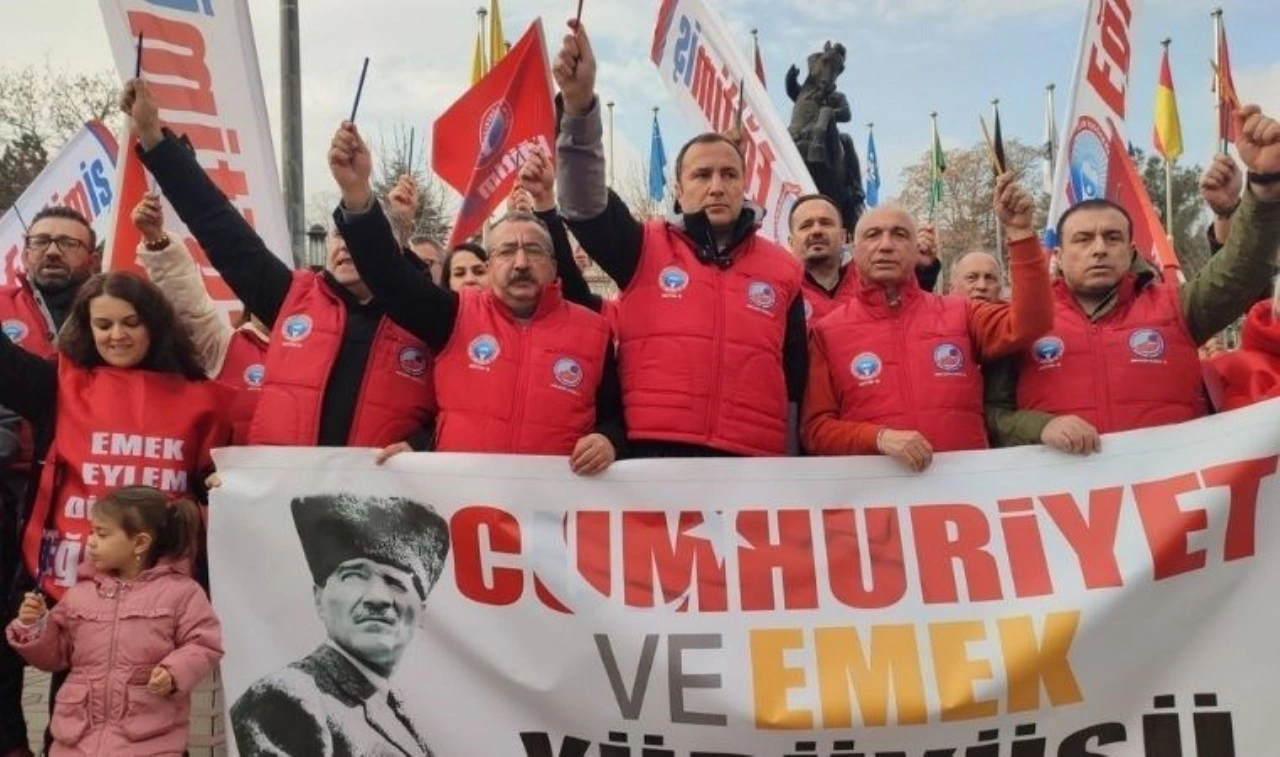 Eğitim-İş Genel Başkanı Kadem Özbay Polatlı'dan seslendi: 'Cumhuriyetin mirasını yağmalıyo