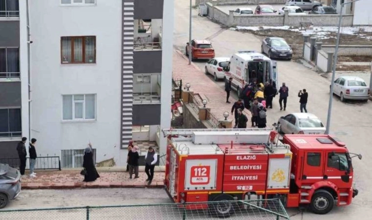 Elazığ’da korkutan kaza: Otomobil apartman boşluğuna uçtu