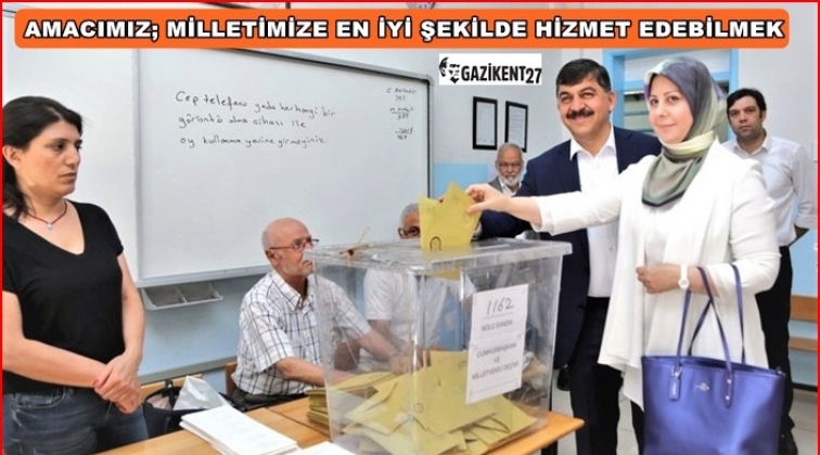 Fadıloğlu, eşiyle birlikte oy kullandı