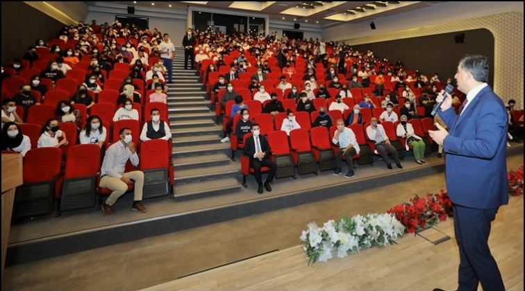 Fadıloğlu, “Kariyer Günleri” programına katıldı...