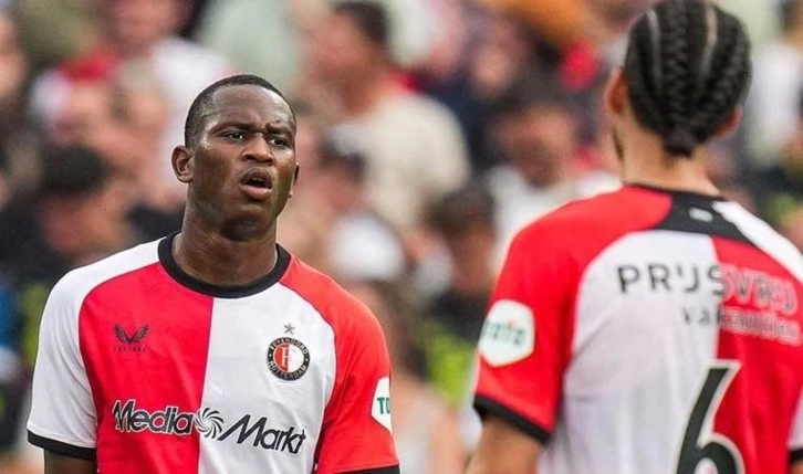 Feyenoord sezona puan kaybıyla başladı