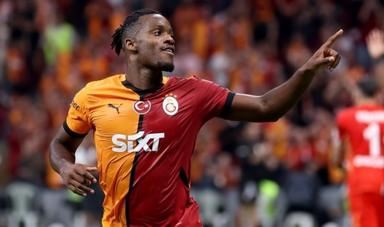 Galatasaraylı yıldız Batshuayi'den Fenerbahçe formalı paylaşım!