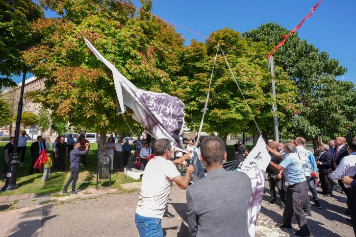 Gaziantep'te düzenlenen 30 Ağustos Zafer Bayramı töreninde provakasyon!