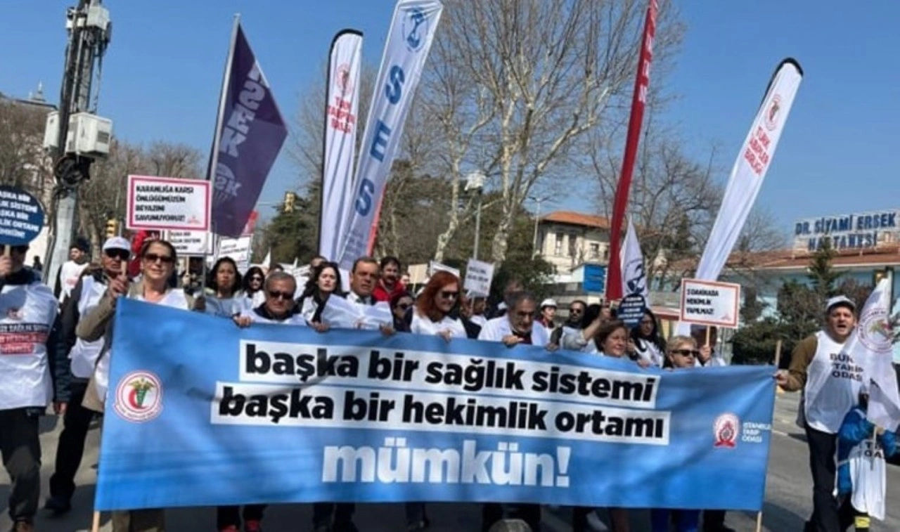 Geleneksel büyük hekim yürüyüşü İstanbul’da yapıldı: ‘Başka bir sağlık sistemi mümkün’