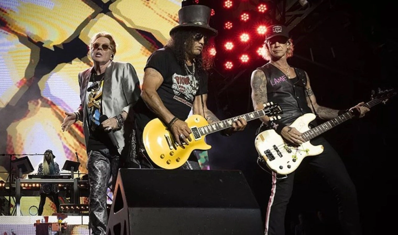 Guns N' Roses 32 yıl sonra İstanbul'a geliyor: Konser biletleri el yaktı!