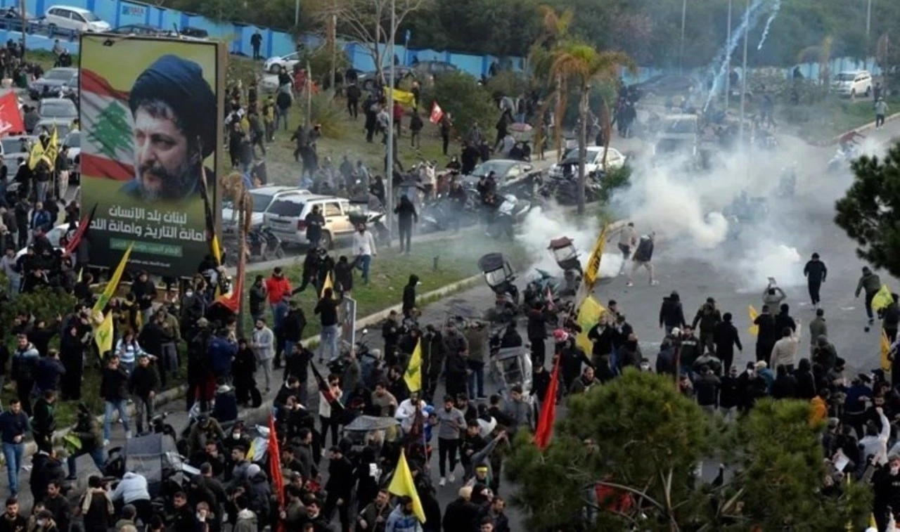 Hizbullah destekçileri Beyrut havalimanına yürüdü, ordu müdahale etti