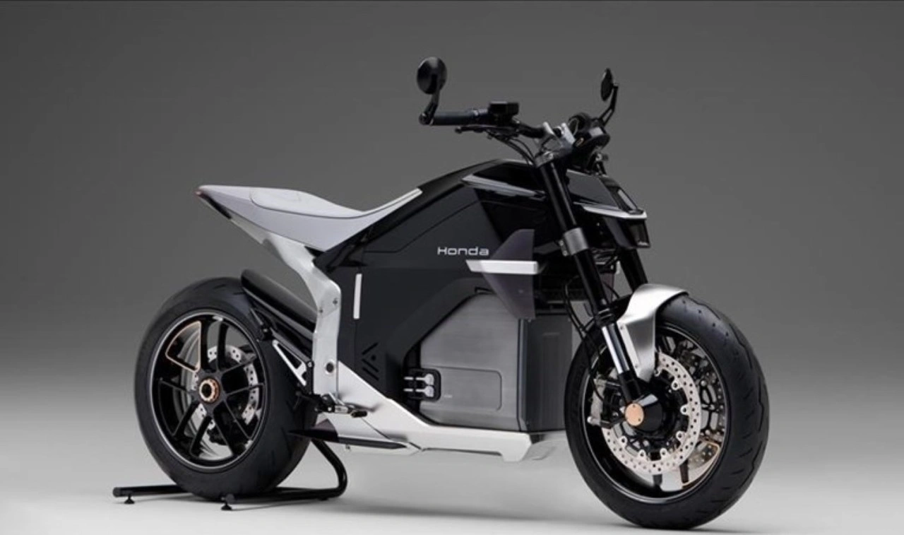 Honda, yenilenen modellerini EICMA 2024'te sergiliyor: Elektrikli Honda'lar dikkat çekiyor