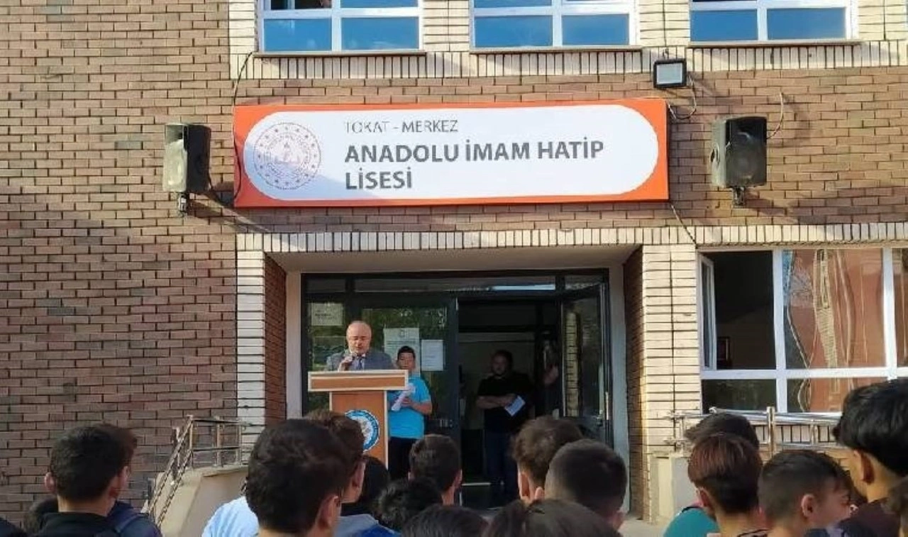 İmam hatipte yılbaşı kutlamasına tepki paylaşımı