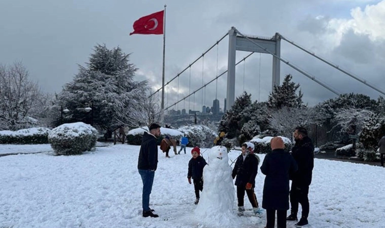 İstanbul beyaza bürünürken tedbirler de açıklandı: İşte alınan kararlar!