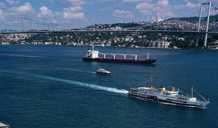 İstanbul Boğazı'nda gemi trafiği çift yönlü askıya alındı