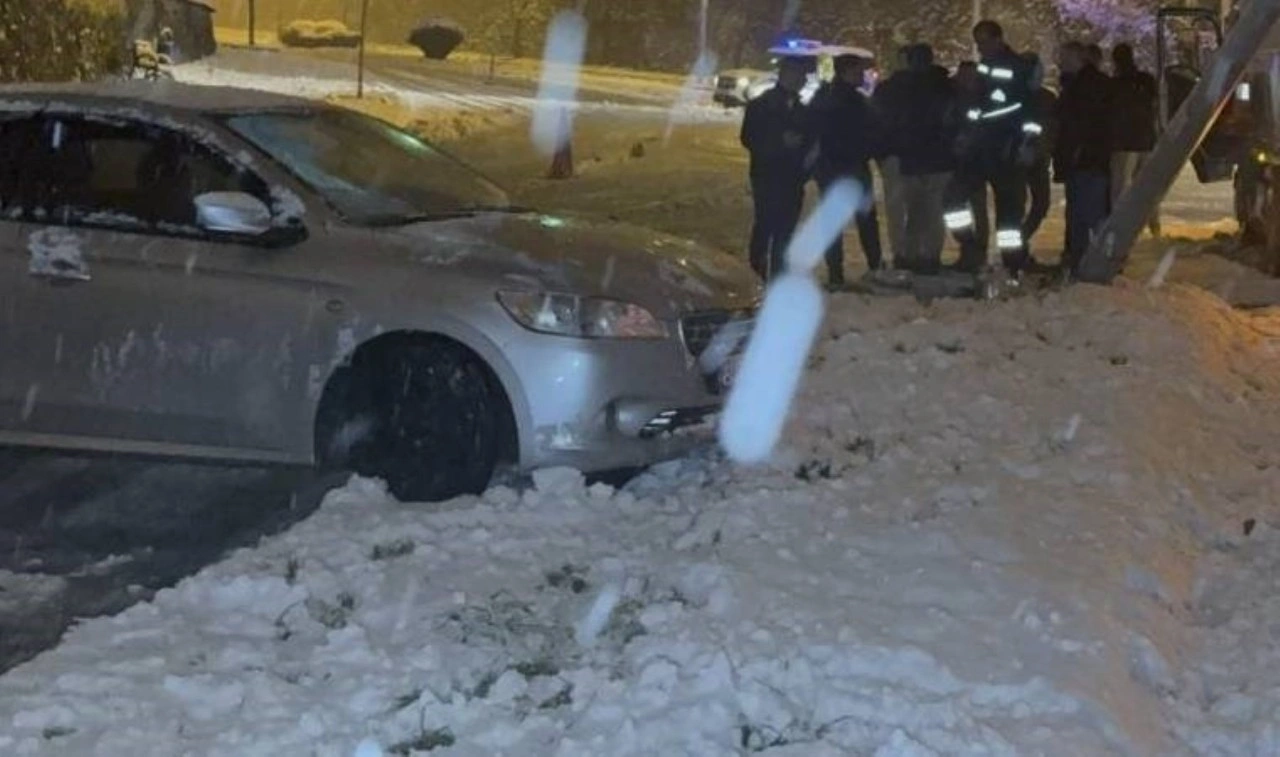 İstanbul'da kar etkisini sürdürüyor: Şile'de bazı araçlar yolda kaldı