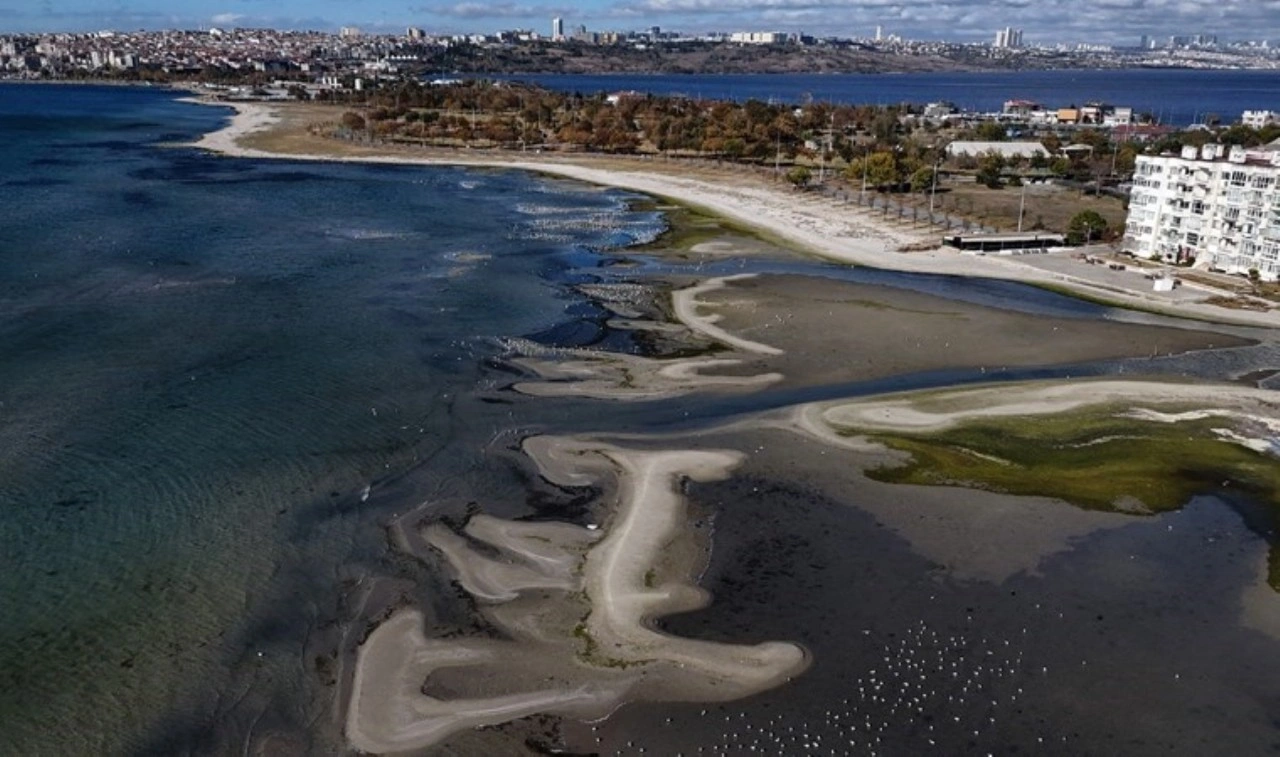 İstanbul'da tedirgin eden görüntü! Deniz suyu çekildi: 'Hiçbir yıl bu kadar fazla olmamıştı