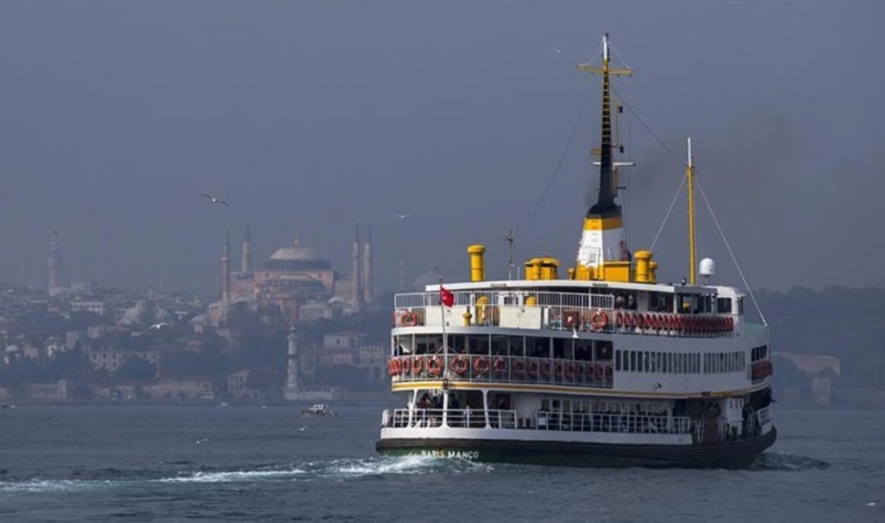 İstanbul'da vapur seferlerine hava muhalefeti engeli