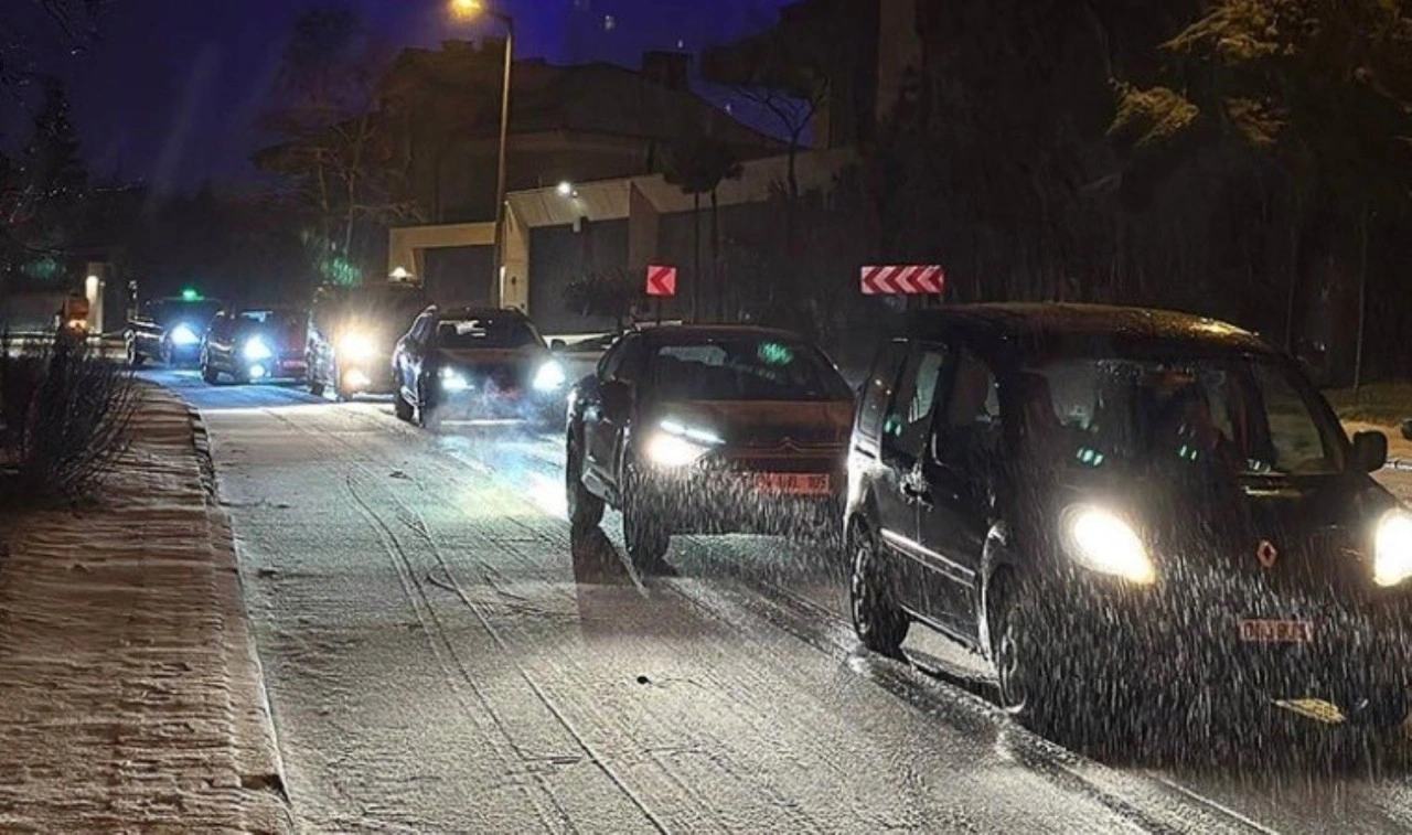 İstanbul'un bazı ilçelerinde kar yağışı etkili oldu