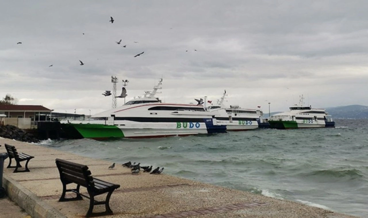 Marmara'da 'fırtına' etkisi: Bazı deniz otobüsü seferleri iptal edildi