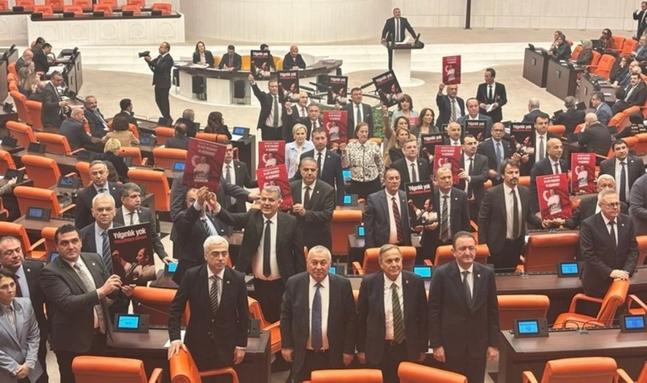 Meclis, 'İmamoğlu' protestosuyla açıldı!